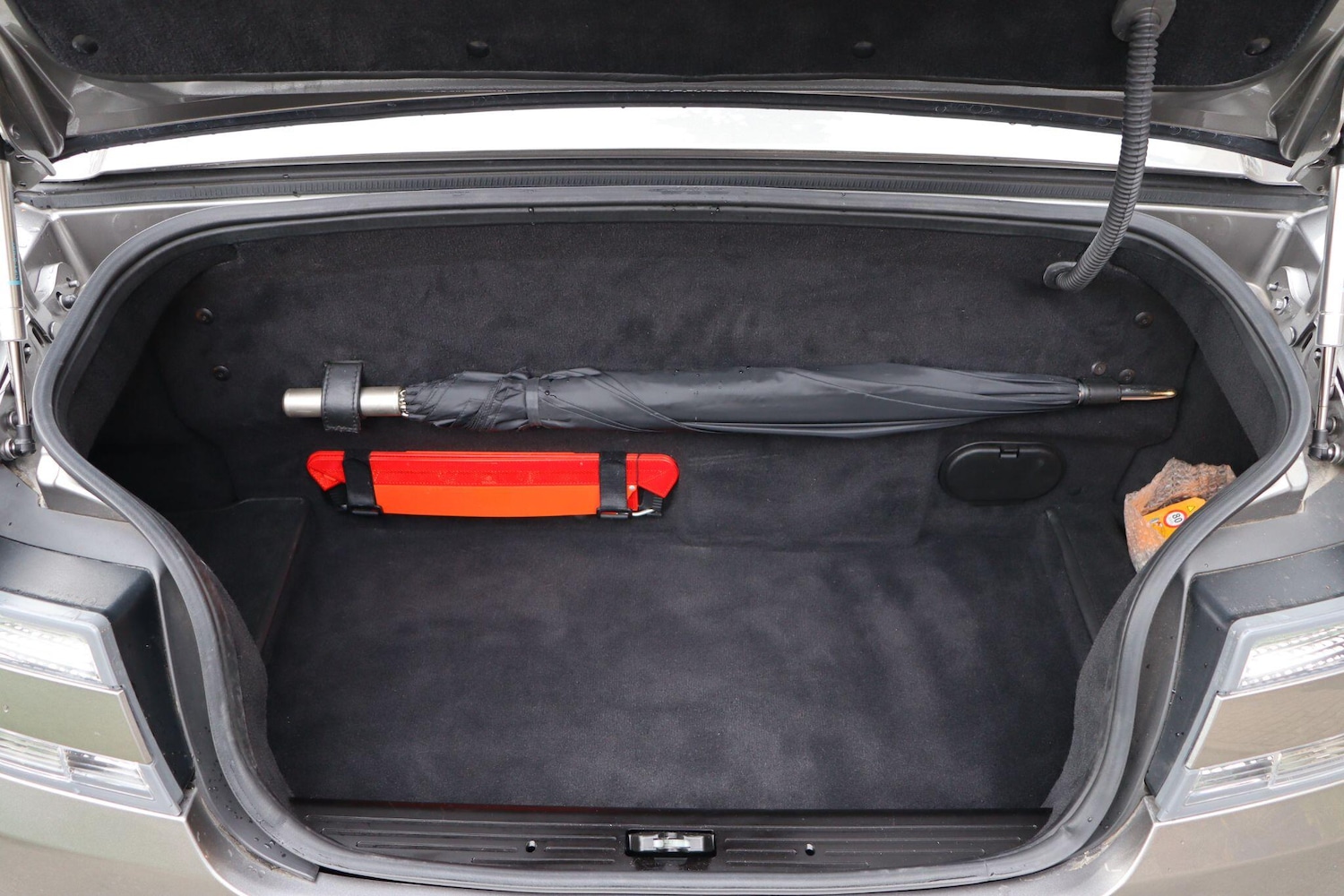 Used Aston Martin DBS 2009 for sale - 77709897: Photo 33