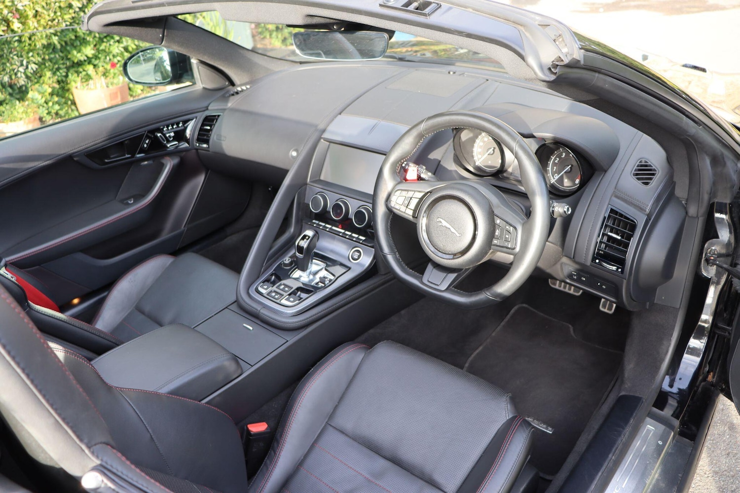Used Jaguar F-Type 2018 for sale - 76606879: Photo 11