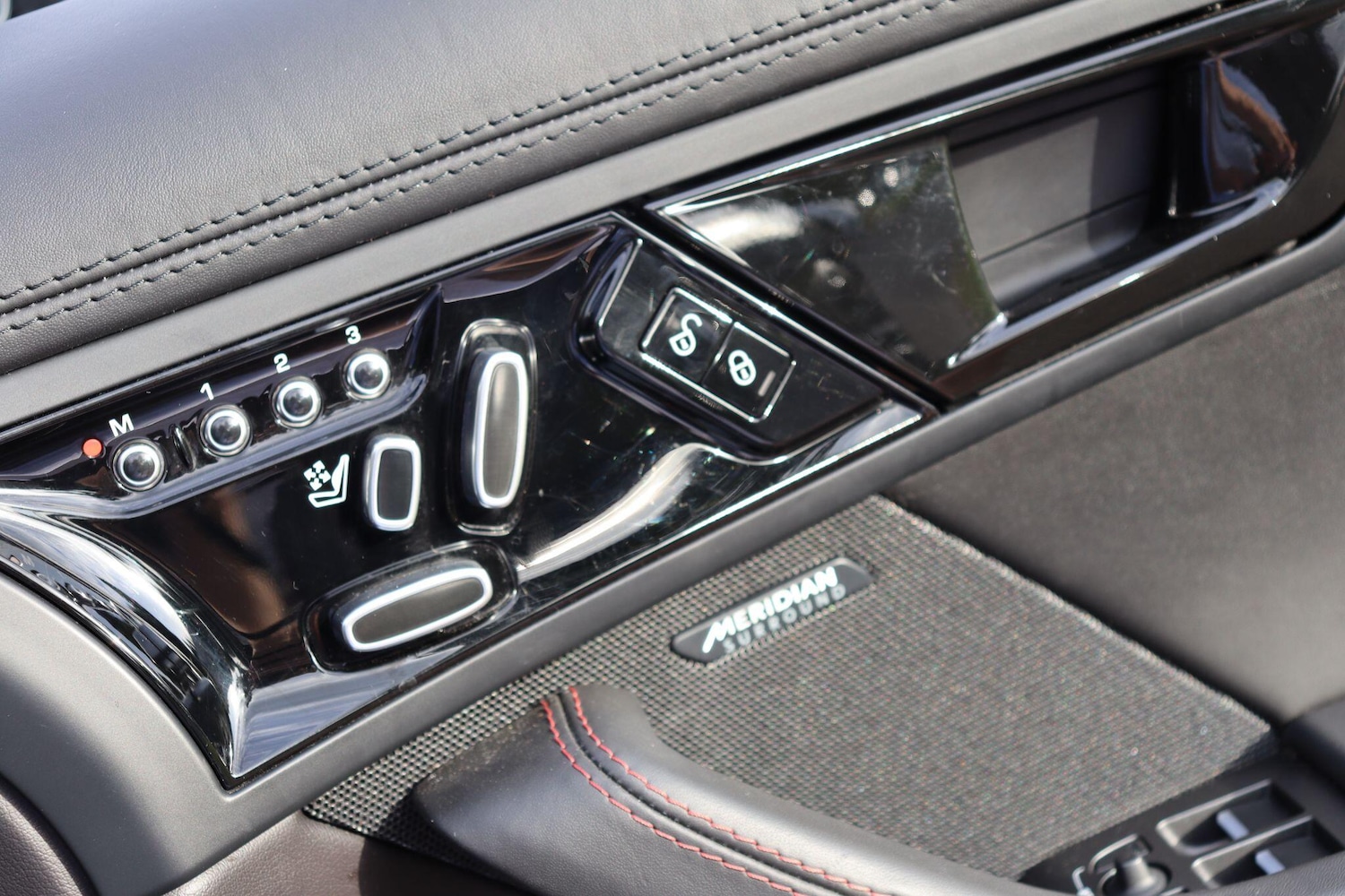 Used Jaguar F-Type 2018 for sale - 76606879: Photo 12