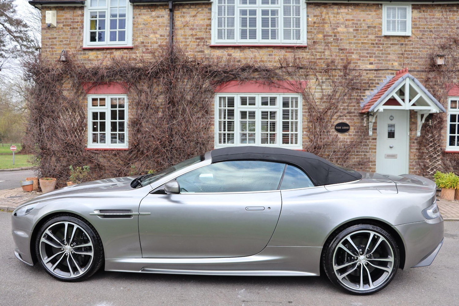 Used Aston Martin DBS 2009 for sale - 78171154: Photo 12