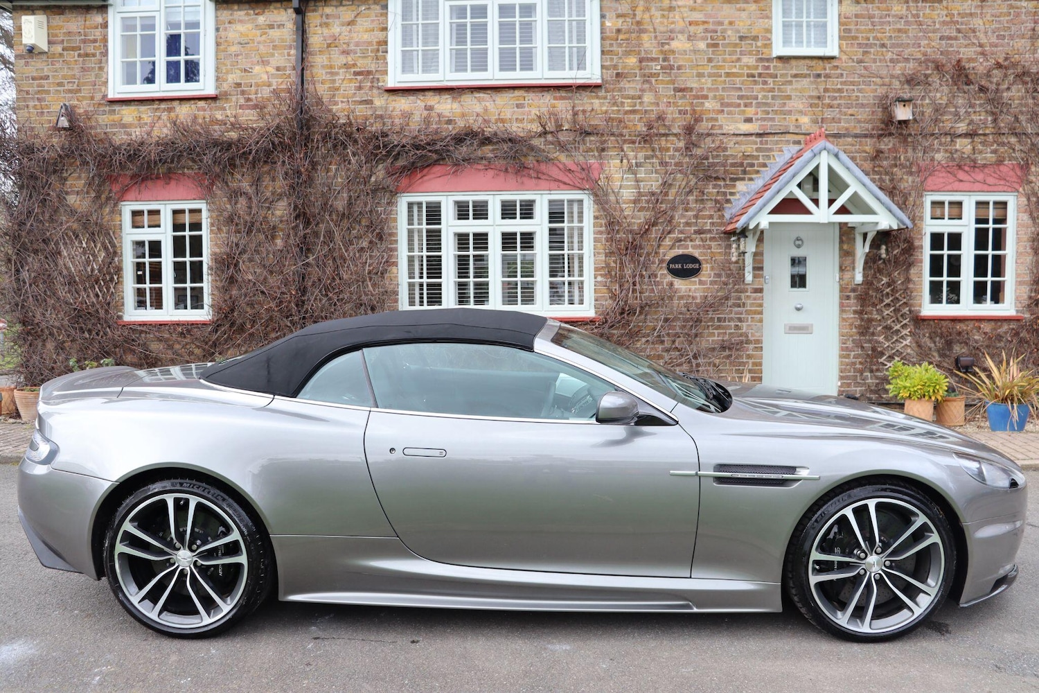 Used Aston Martin DBS 2009 for sale - 78171154: Photo 16