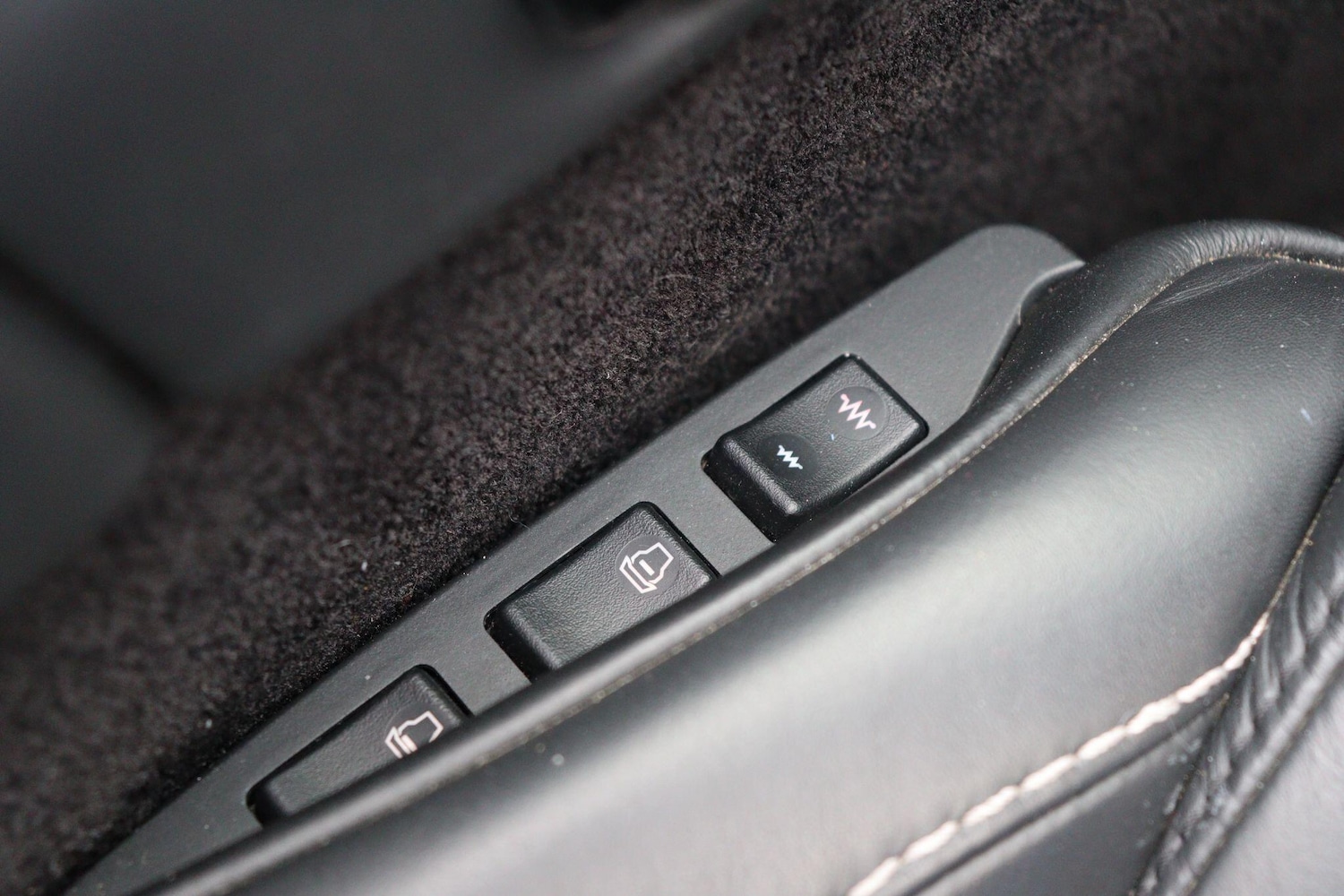 Used Aston Martin DBS 2009 for sale - 78171154: Photo 24