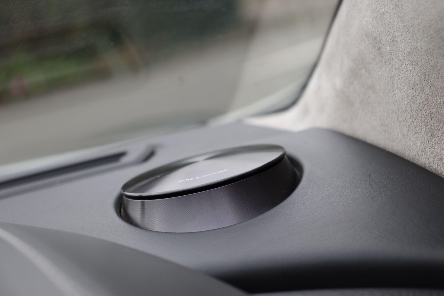 Used Aston Martin DBS 2009 for sale - 78171154: Photo 25