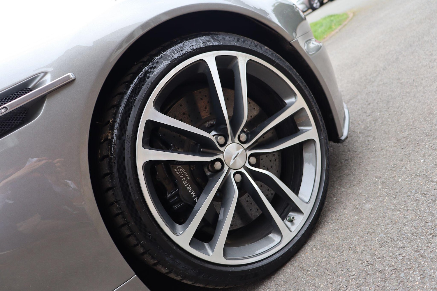 Used Aston Martin DBS 2009 for sale - 78171154: Photo 31