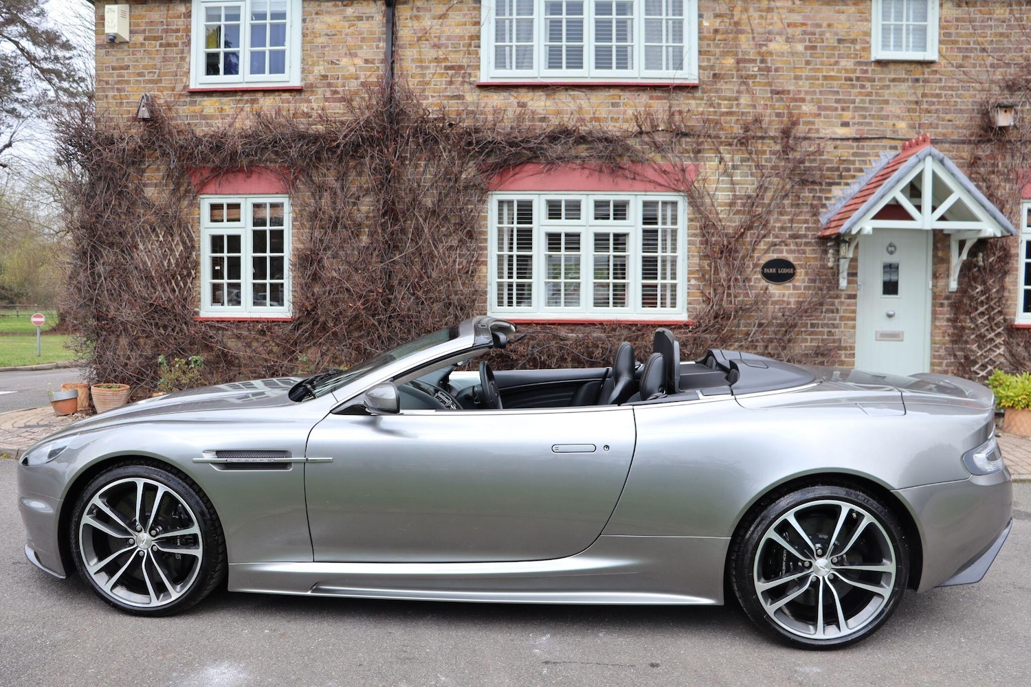 Used Aston Martin DBS 2009 for sale - 78171154: Photo 4
