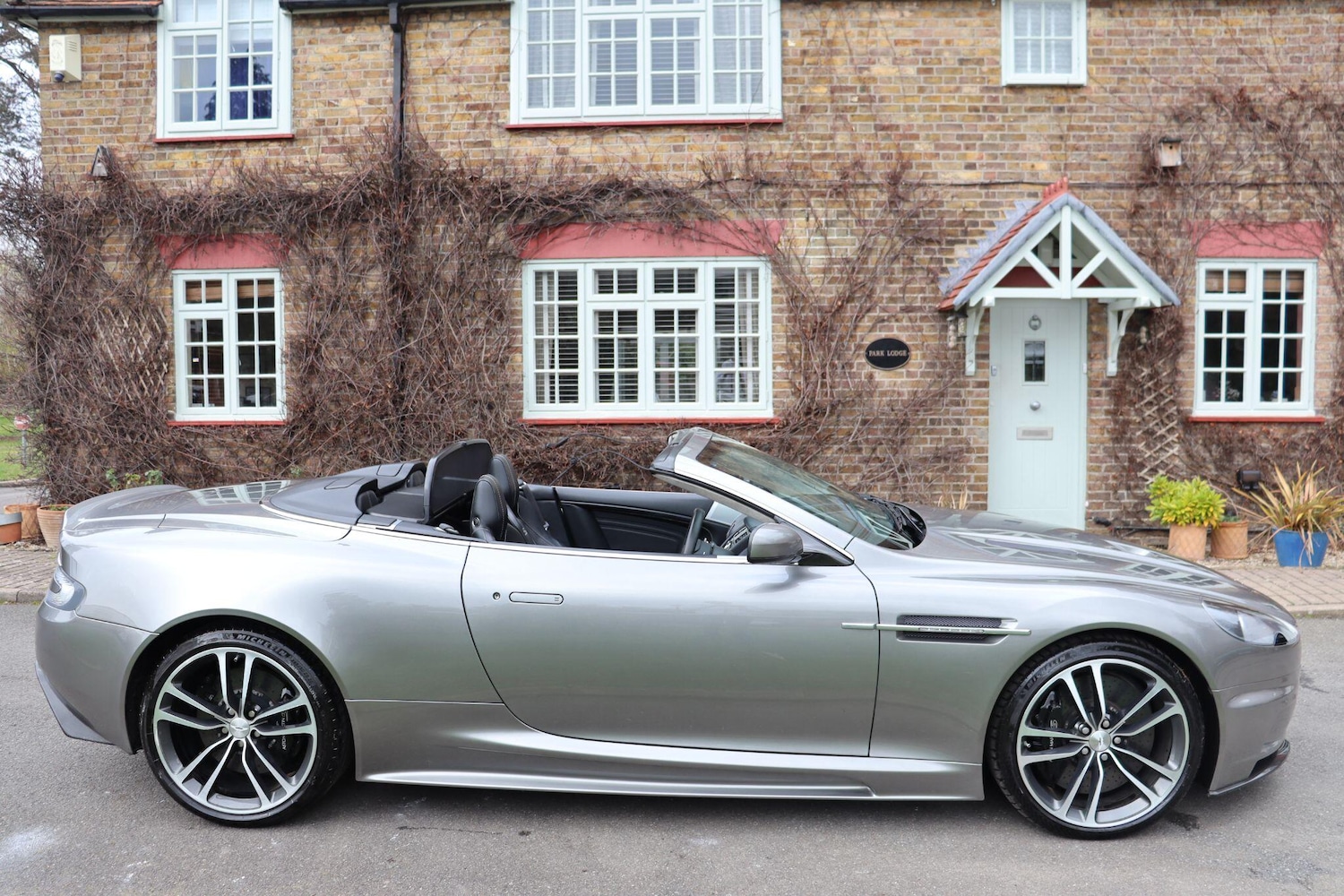 Used Aston Martin DBS 2009 for sale - 78171154: Photo 8