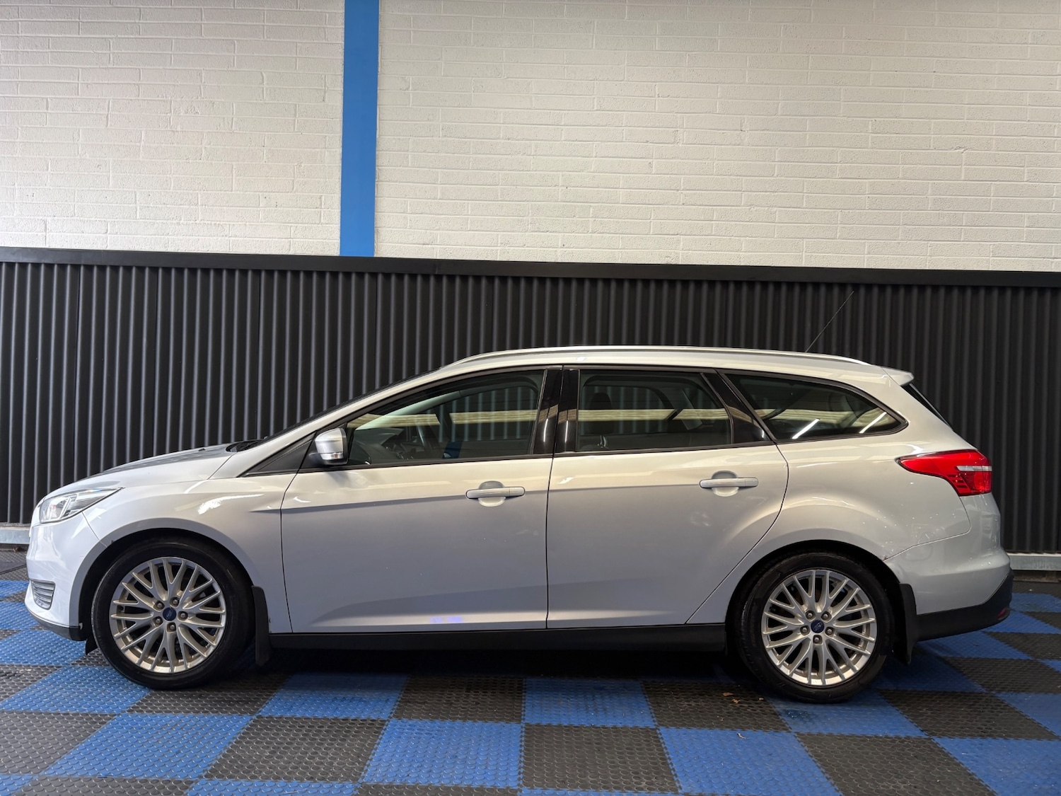 Used Ford Focus 2015 for sale - 76505549: Photo 4