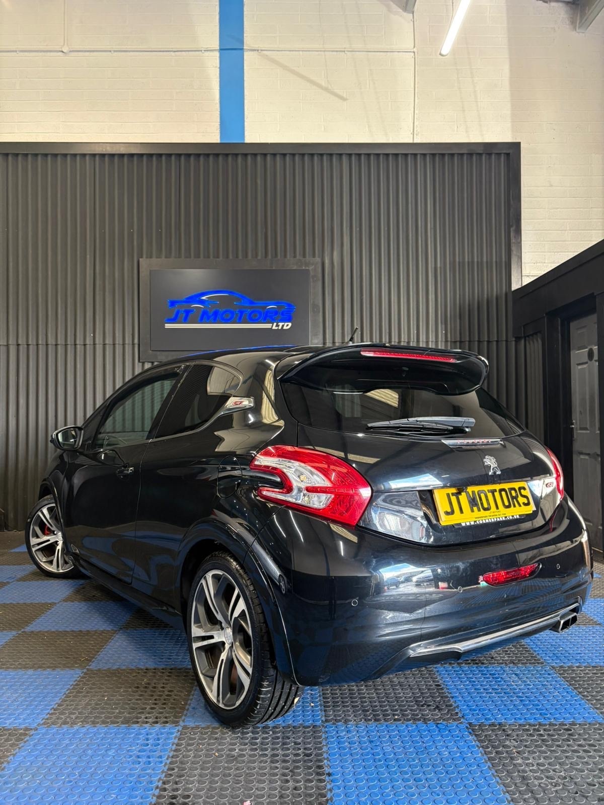 Used Peugeot 208 2013 for sale - 76627216: Photo 6