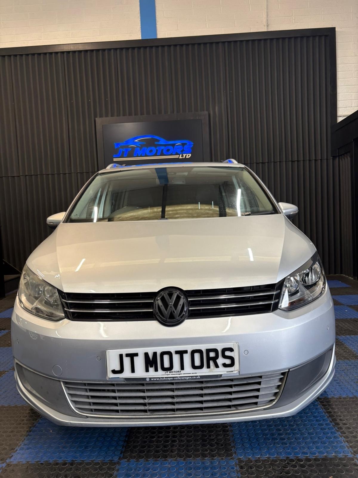 Used Volkswagen Touran 2010 for sale - 77849693: Photo 2