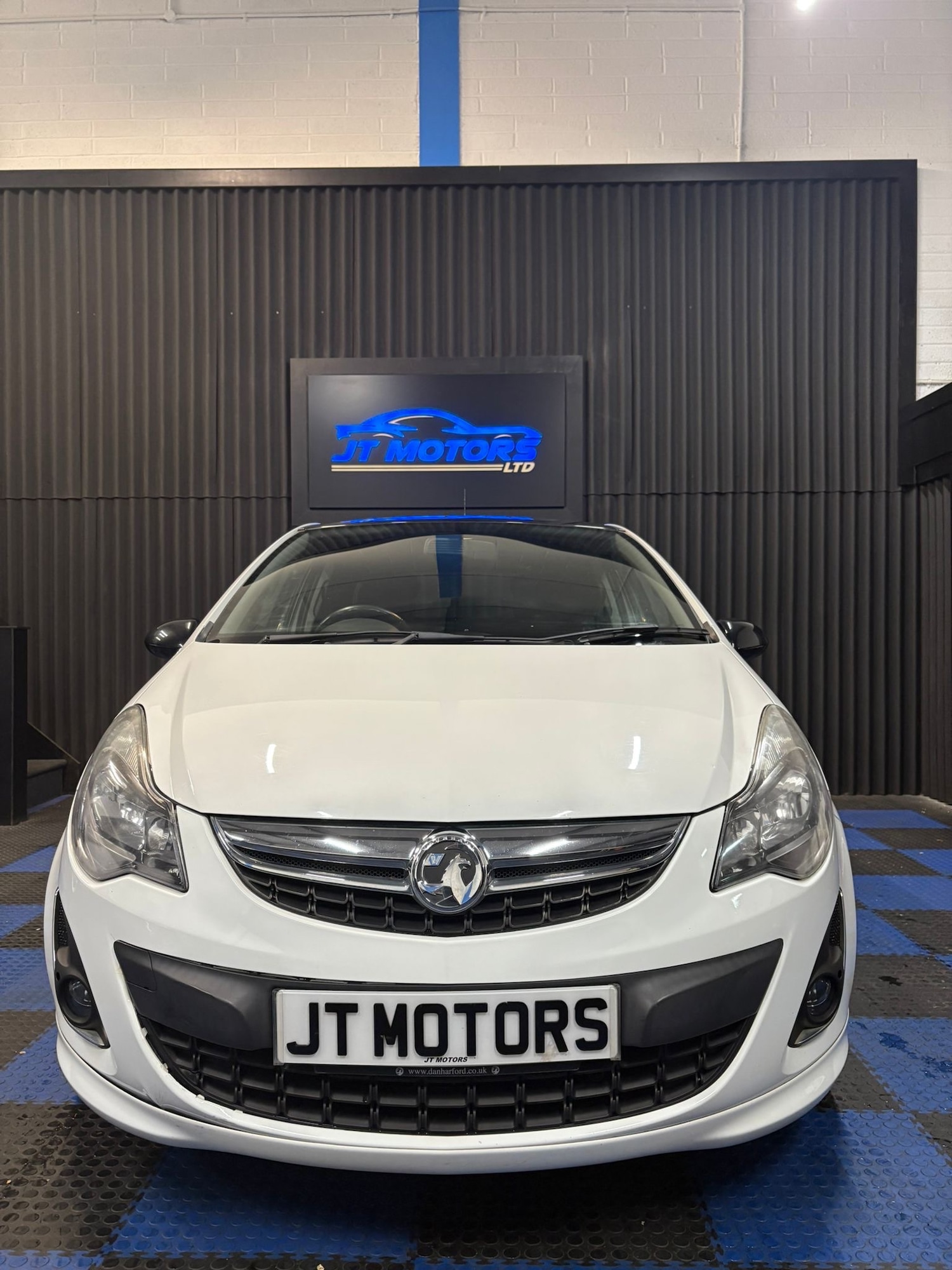 Used Vauxhall Corsa 2014 for sale - 76627247: Photo 2