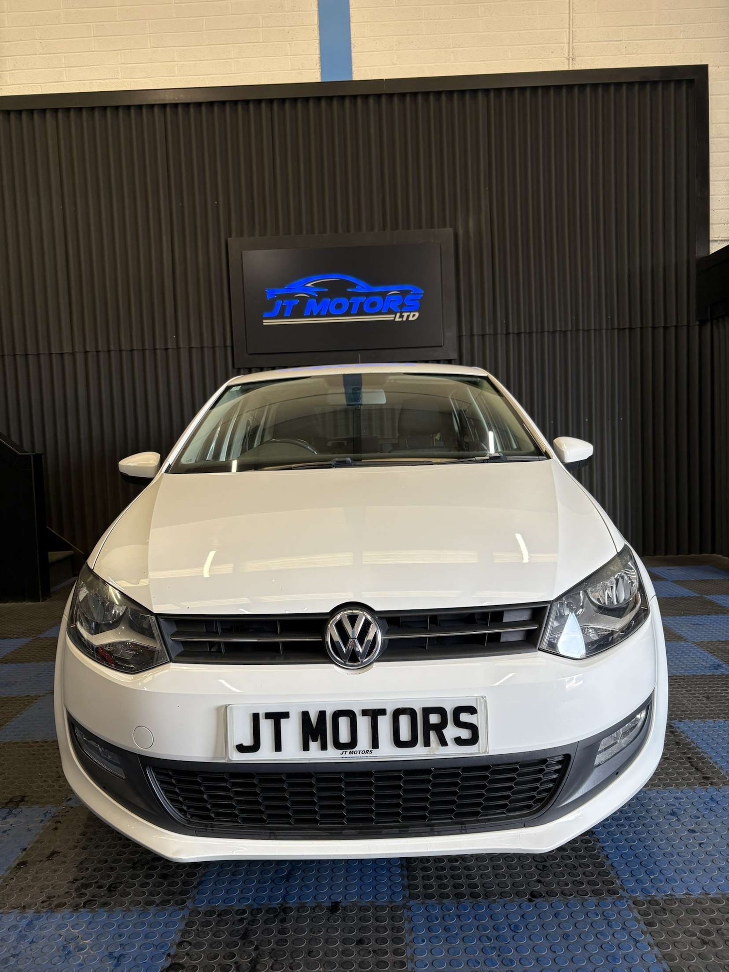 Used Volkswagen Polo 2010 for sale - 77950270: Photo 2