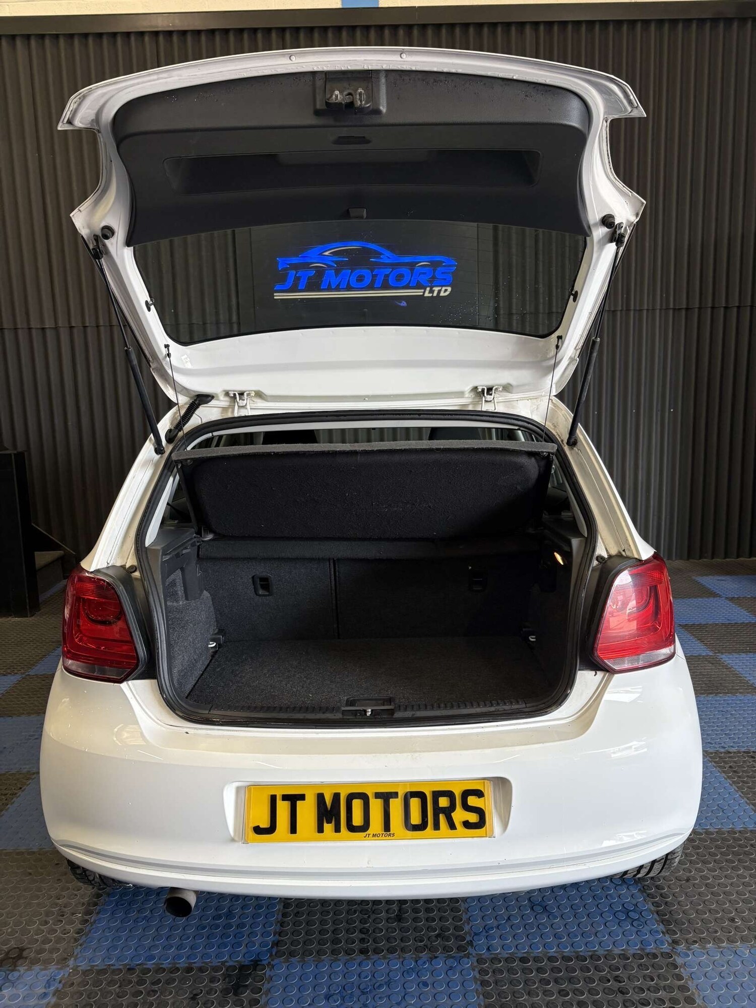 Used Volkswagen Polo 2010 for sale - 77950270: Photo 22