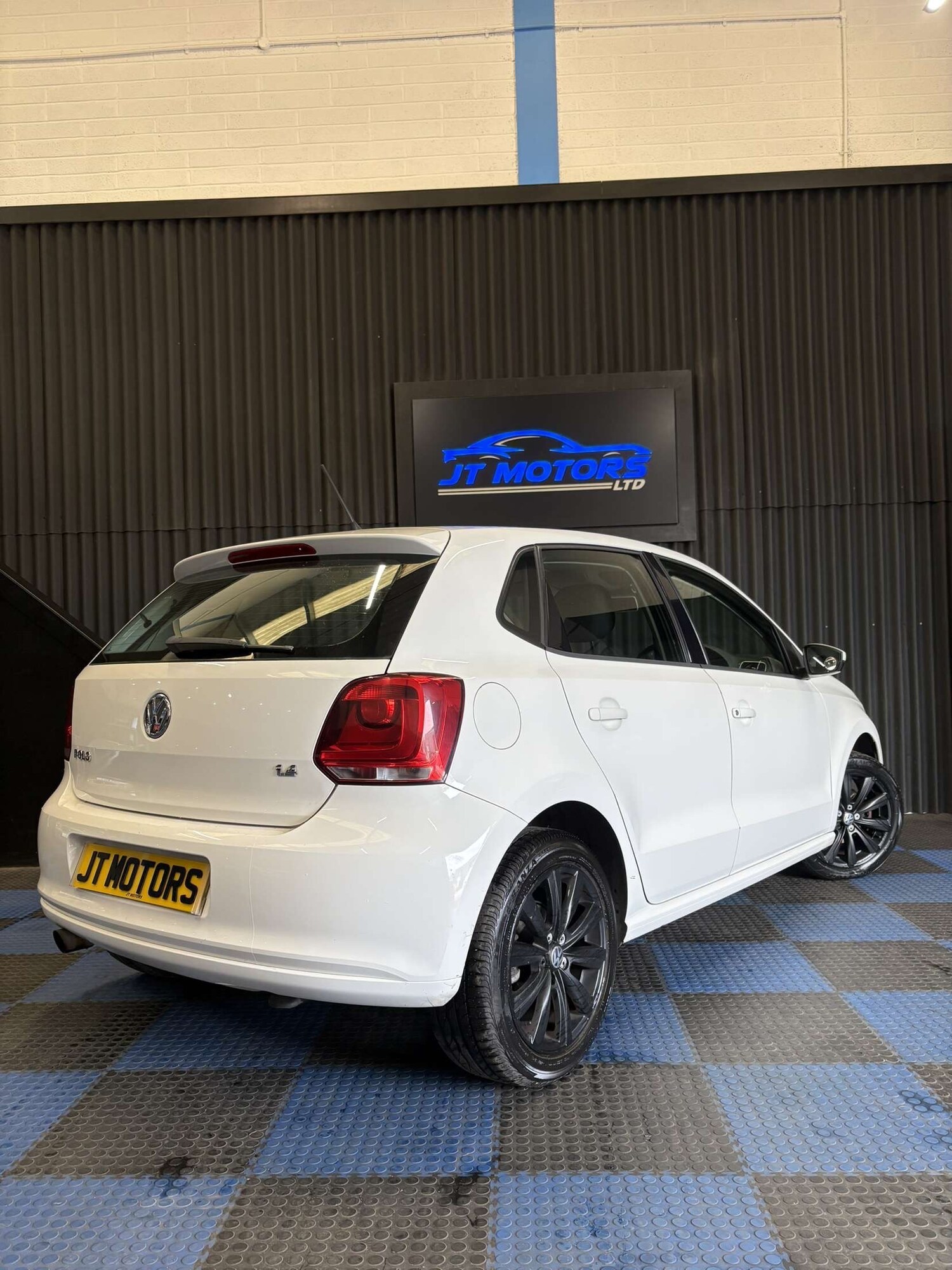 Used Volkswagen Polo 2010 for sale - 77950270: Photo 6