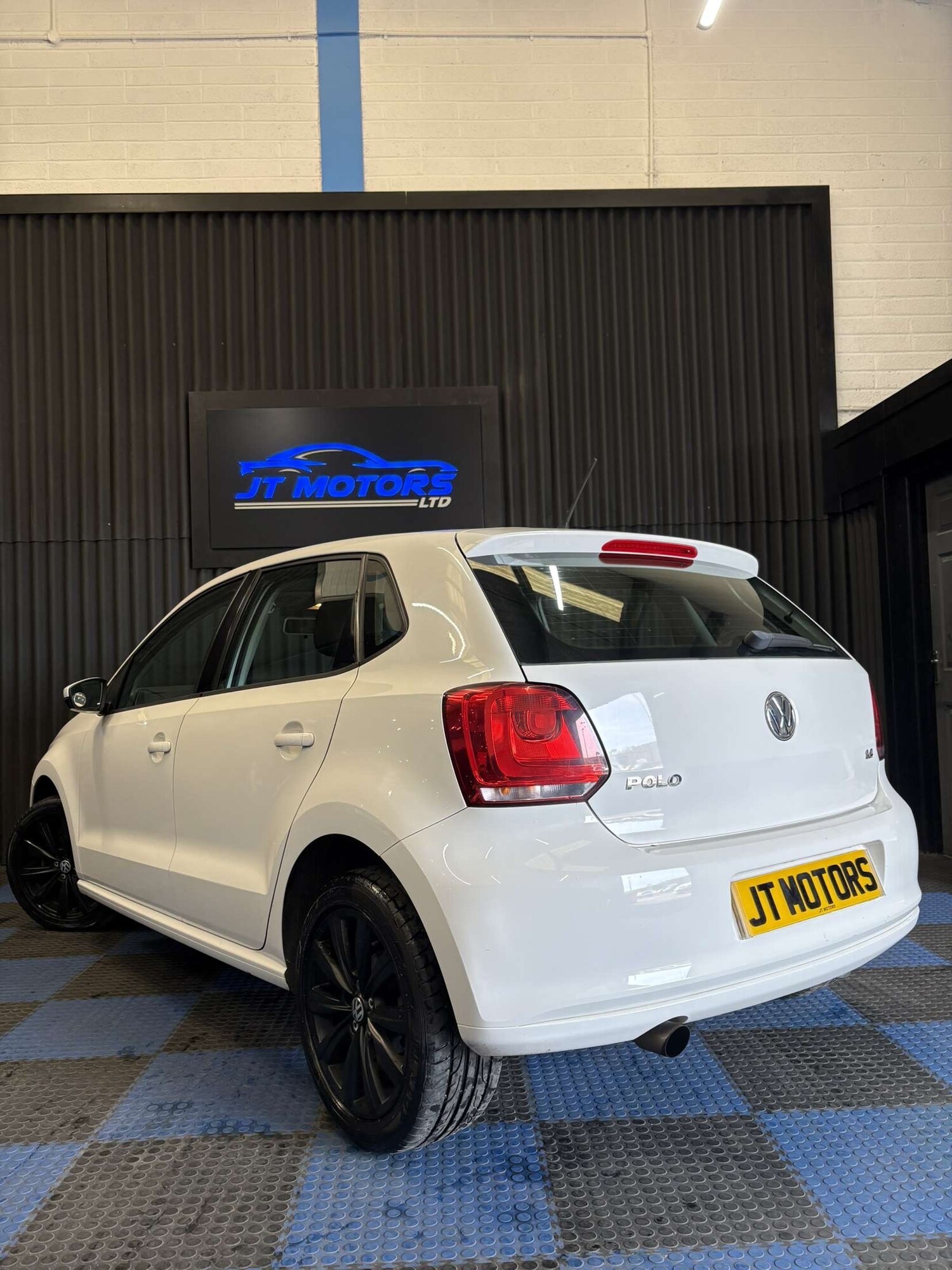 Used Volkswagen Polo 2010 for sale - 77950270: Photo 8