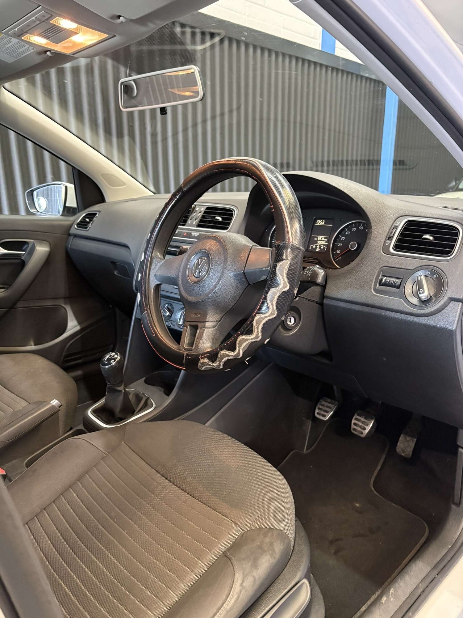 Used Volkswagen Polo 2010 for sale - 77950270: Photo 9