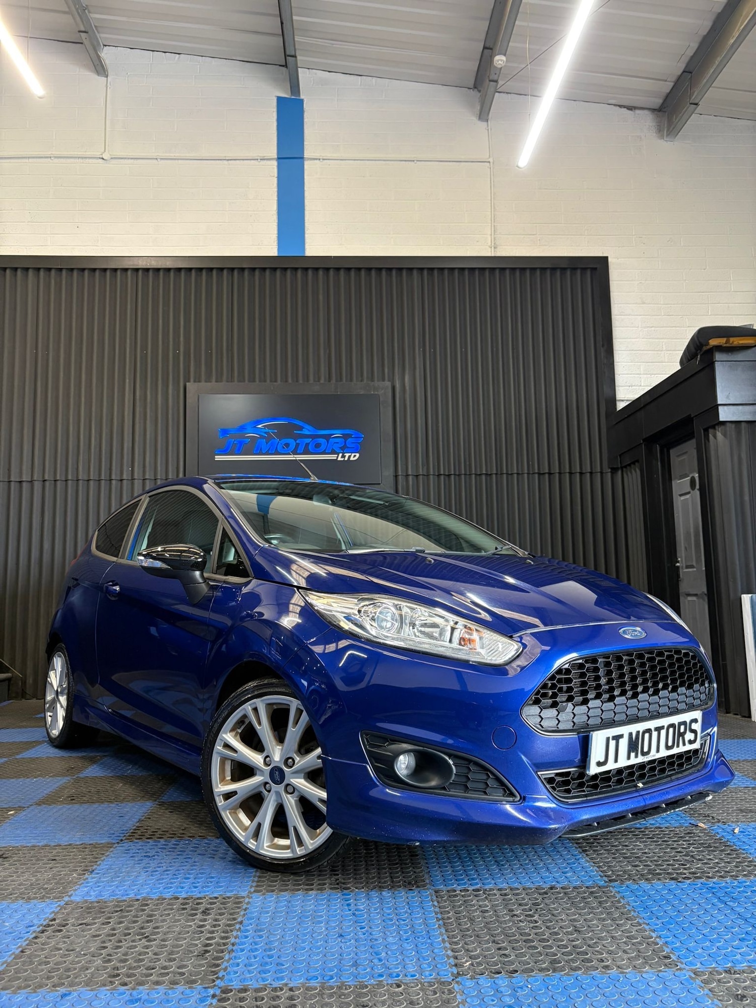 Used Ford Fiesta 2015 for sale - 76368402: Photo 1