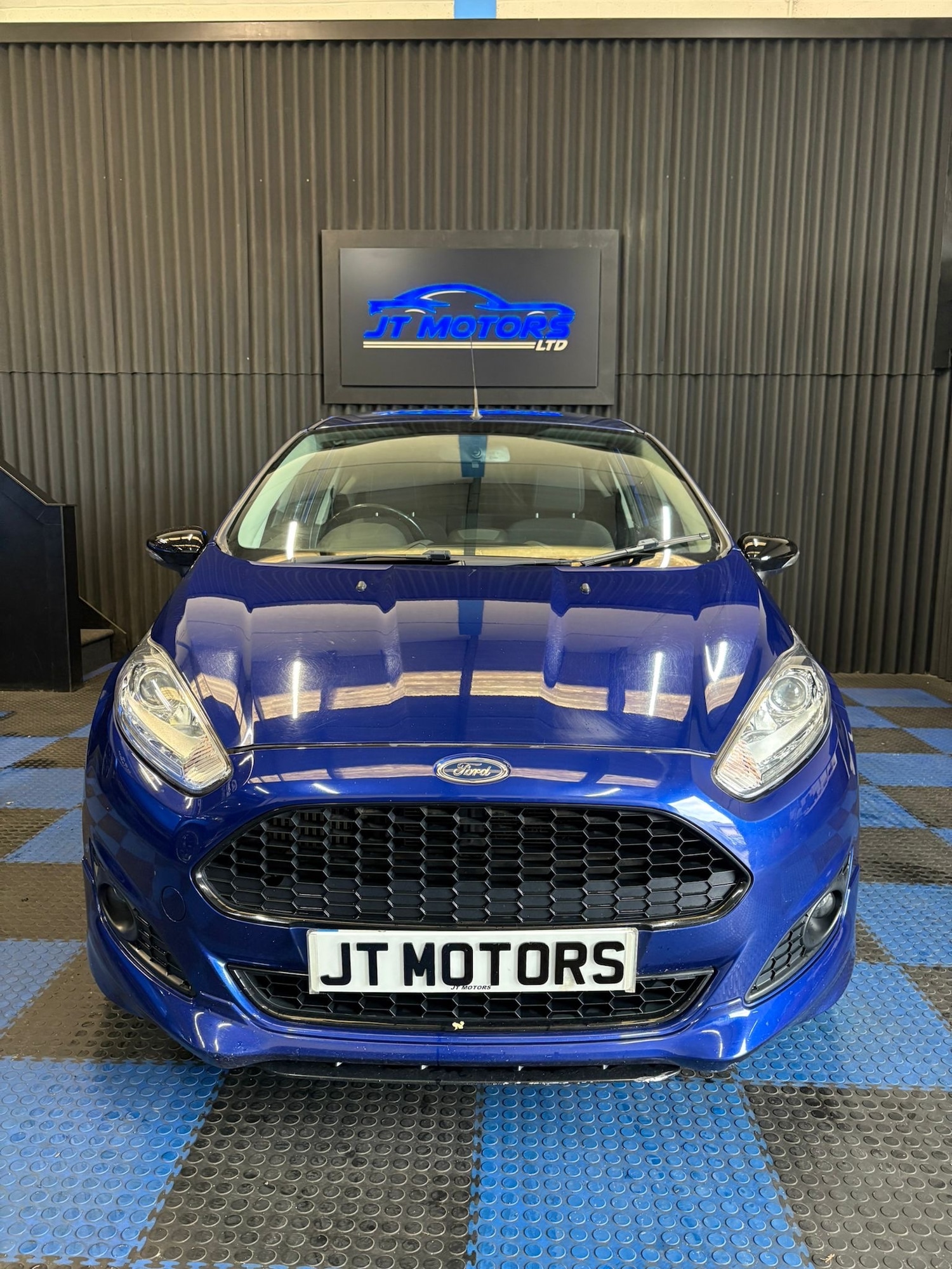 Used Ford Fiesta 2015 for sale - 76368402: Photo 2