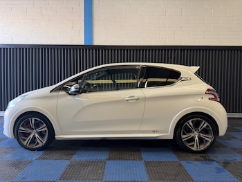 Used Peugeot 208 2013 for sale - 79092549: Photo