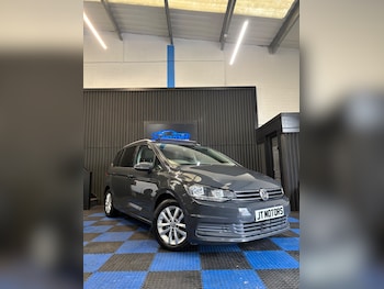 Used Volkswagen Touran 2017 for sale - 76426669: Photo