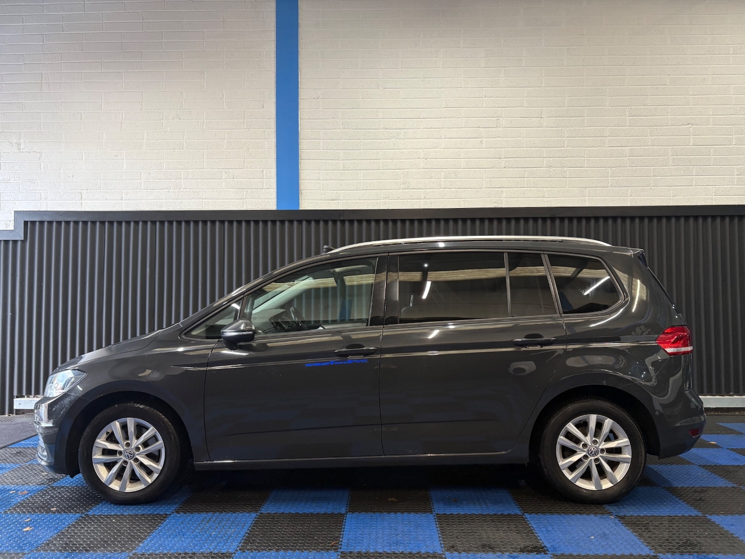 Used Volkswagen Touran 2017 for sale - 76426669: Photo 4