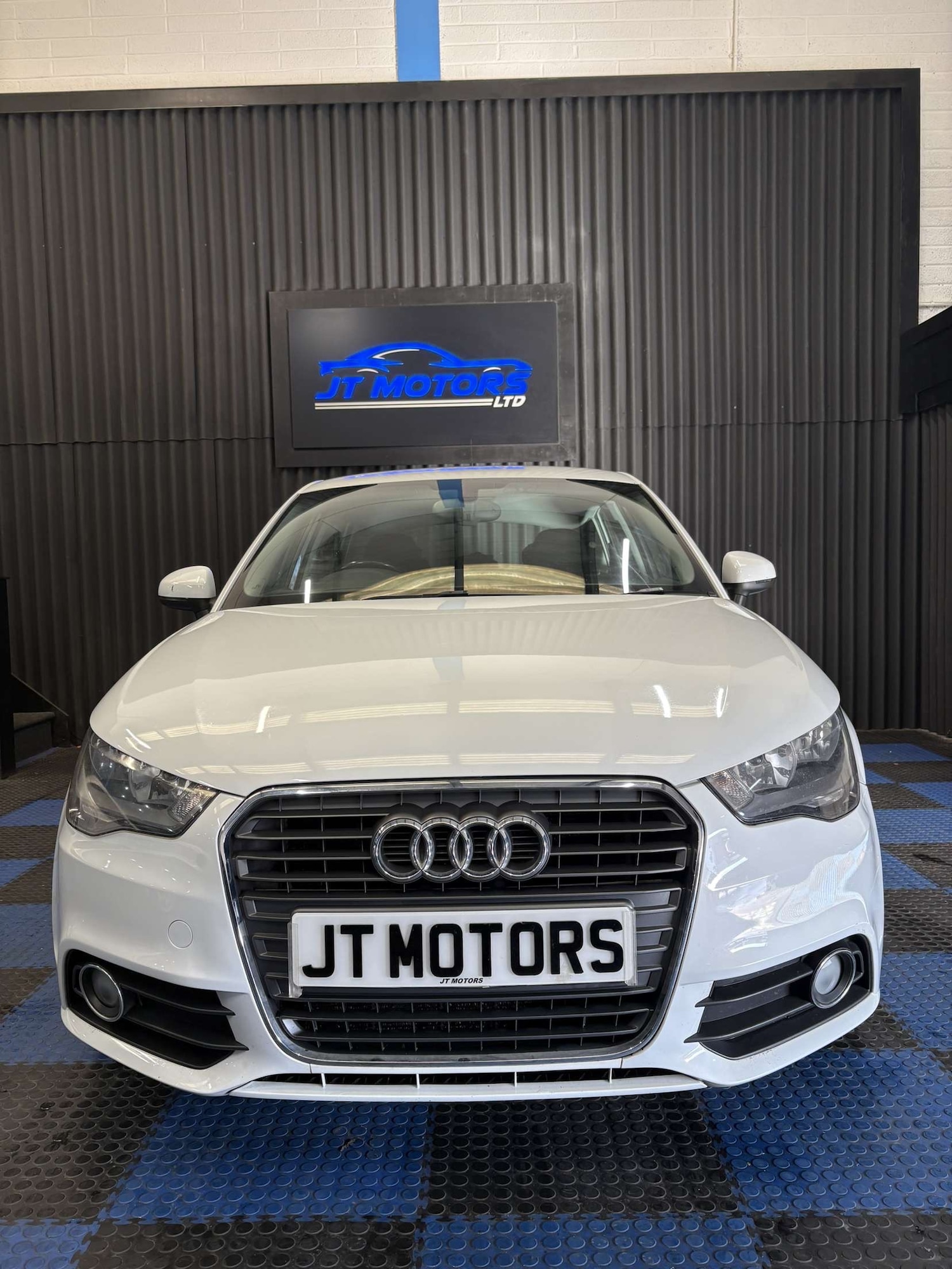 Used Audi A1 2012 for sale - 77228071: Photo 2