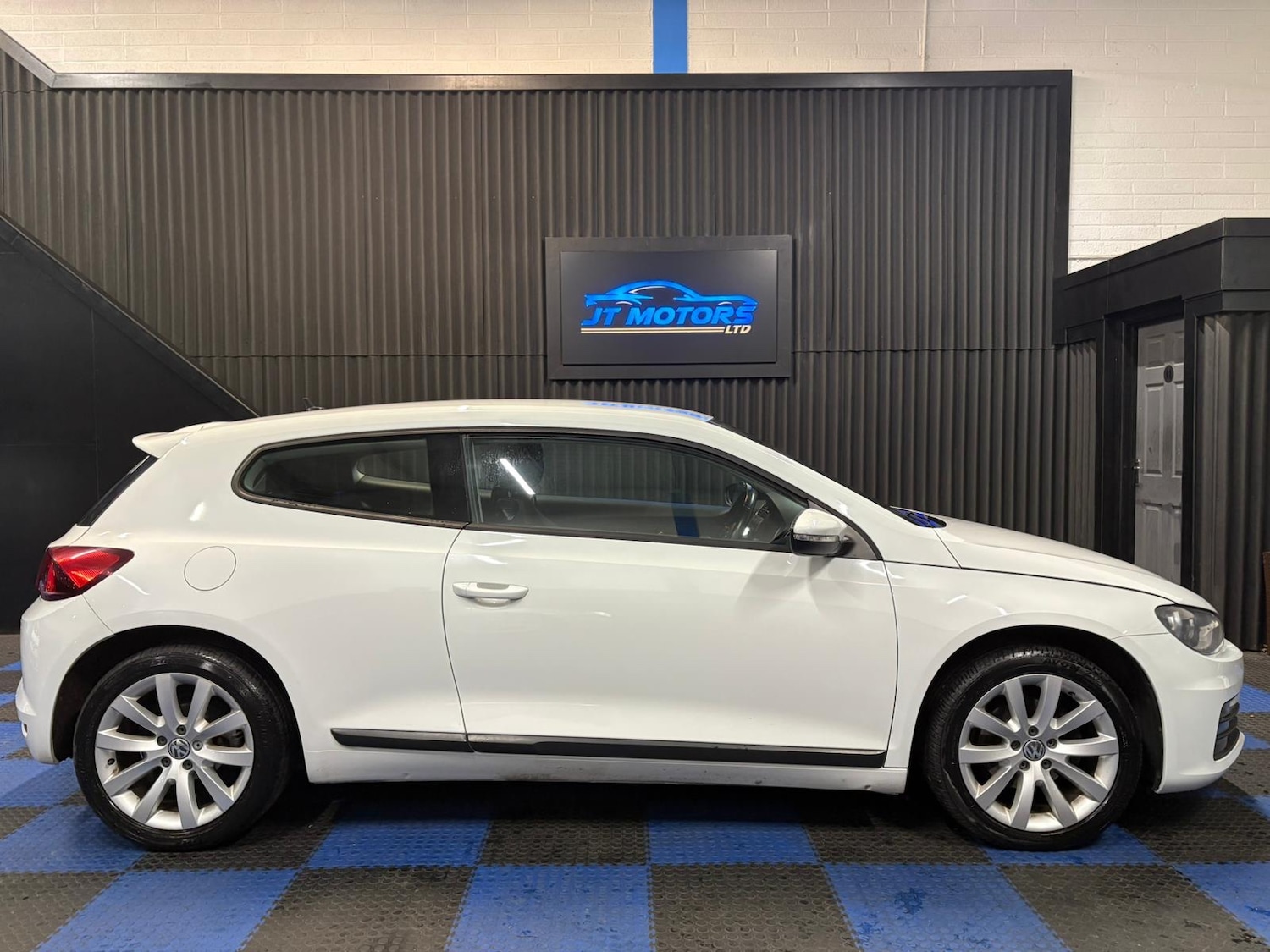 Used Volkswagen Scirocco 2016 for sale - 77118883: Photo 4