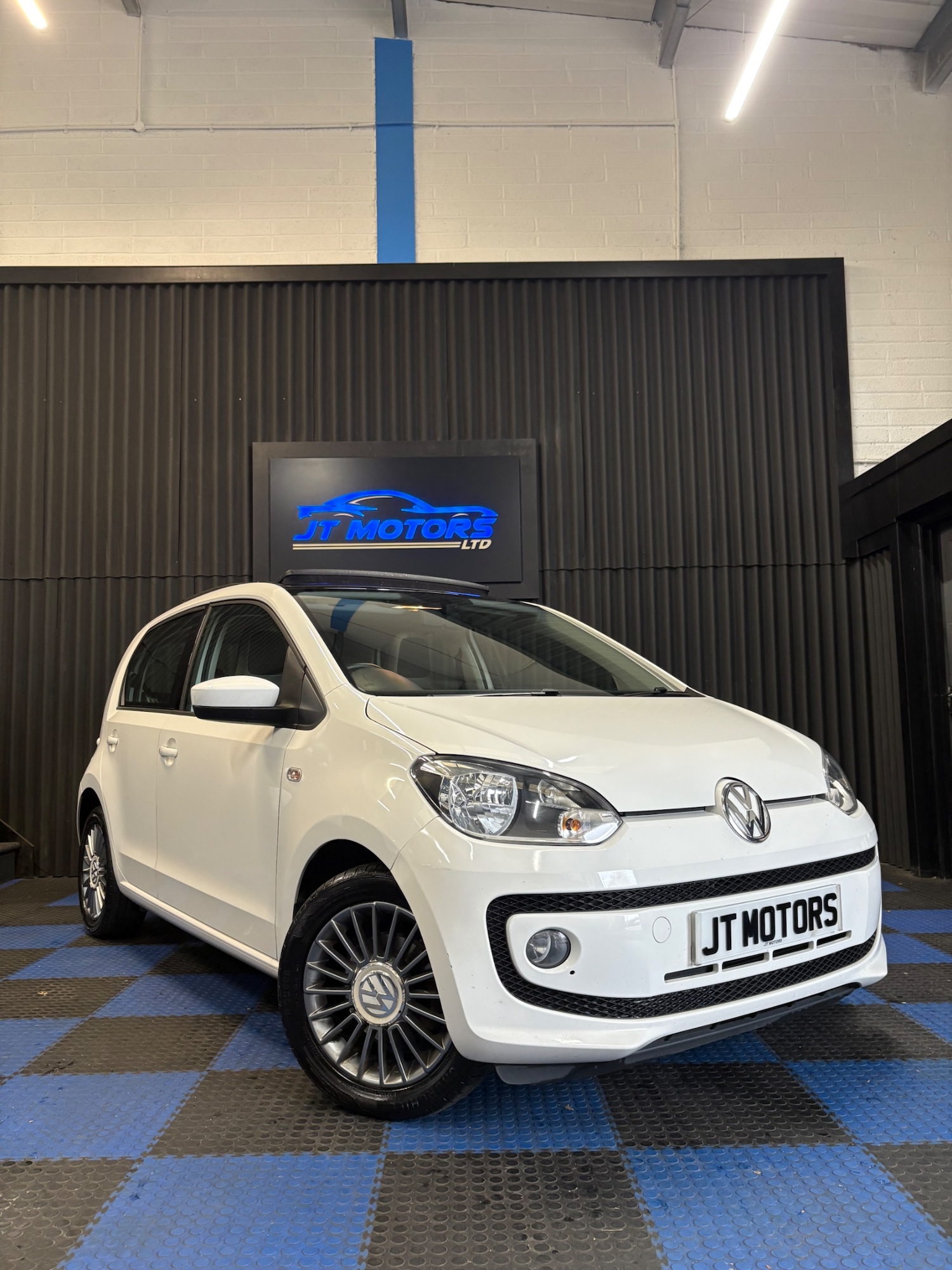 Used Volkswagen up! 2014 for sale - 76404524: Photo 1