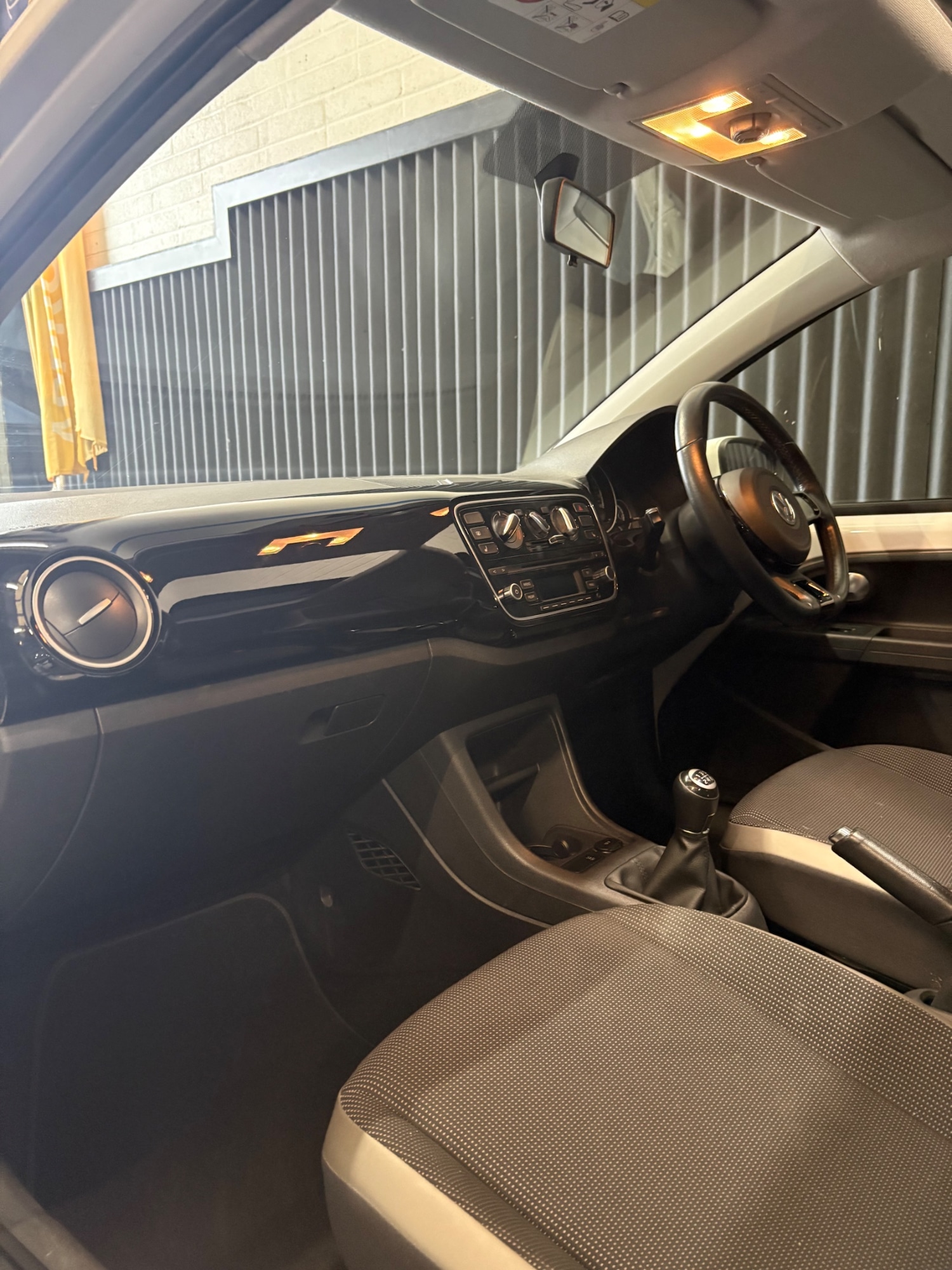 Used Volkswagen up! 2014 for sale - 76404524: Photo 14