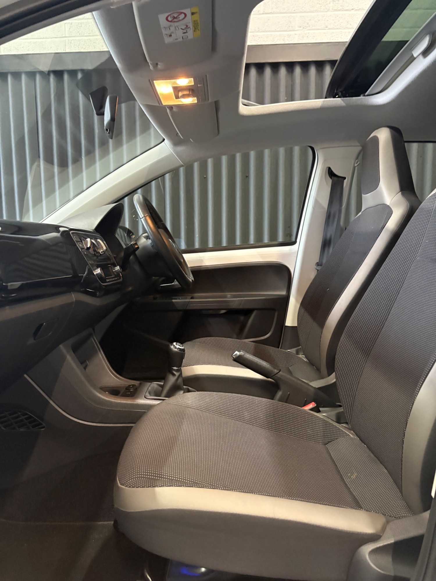 Used Volkswagen up! 2014 for sale - 76404524: Photo 15