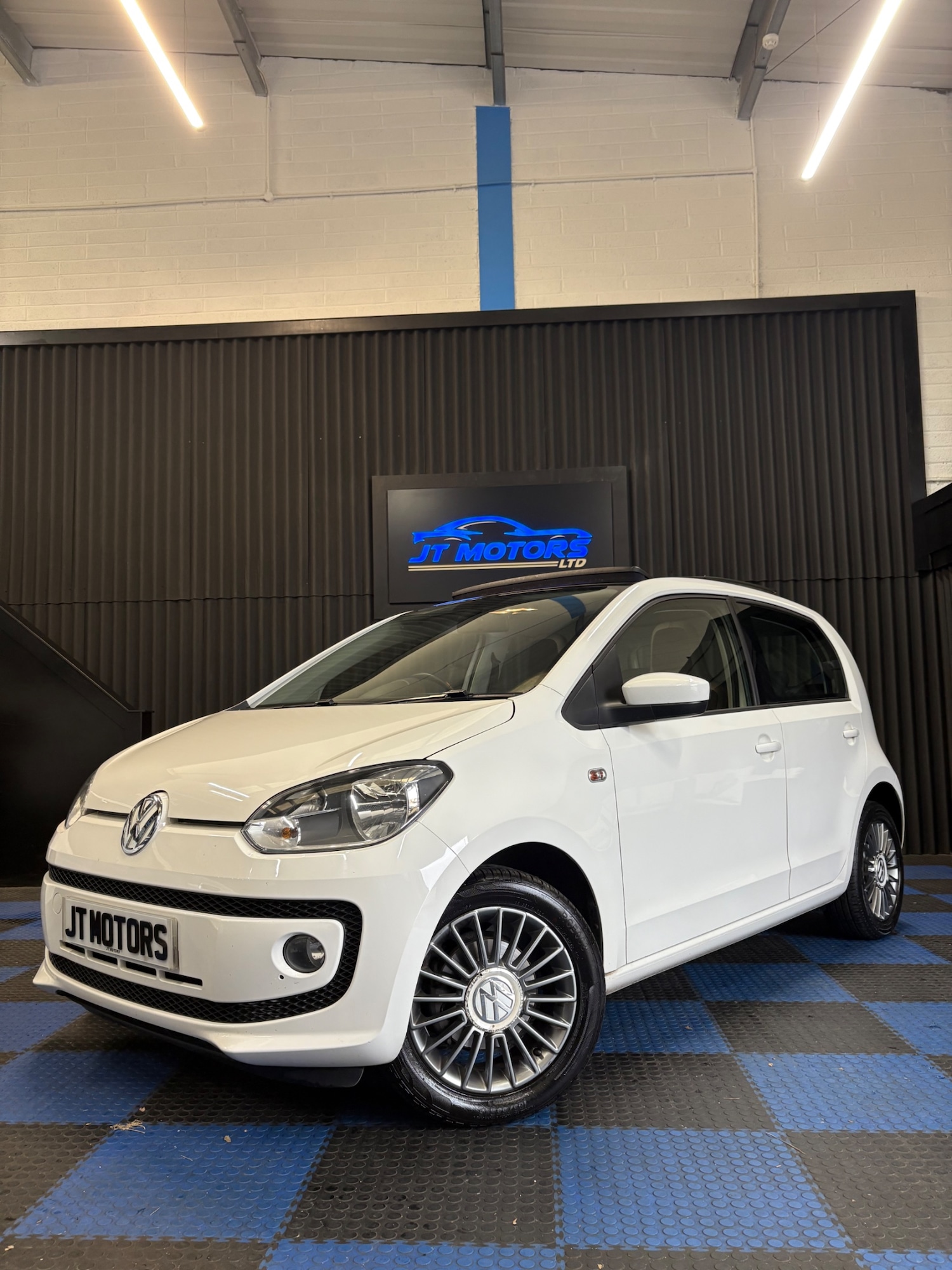 Used Volkswagen up! 2014 for sale - 76404524: Photo 3