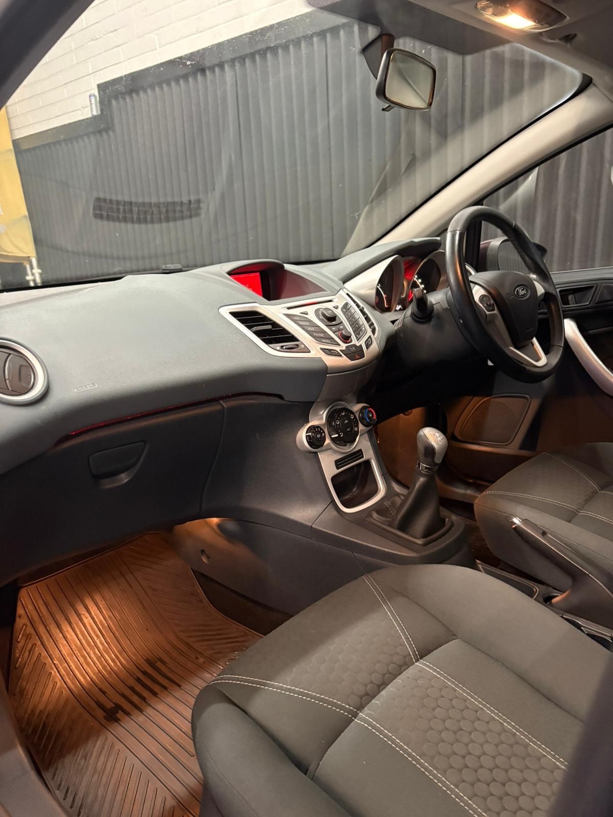 Used Ford Fiesta 2010 for sale - 76740951: Photo 14