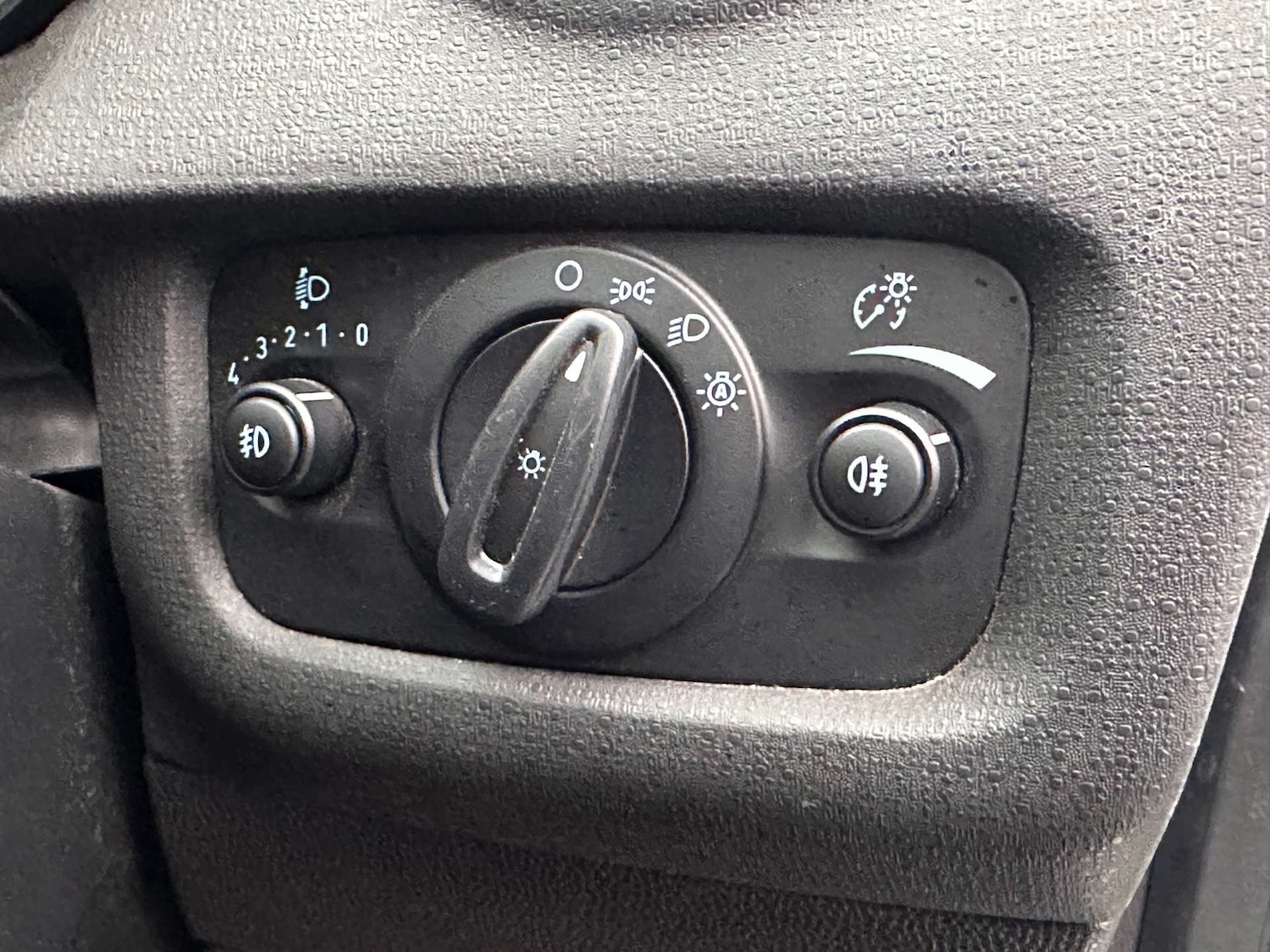 Used Ford Fiesta 2015 for sale - 76220572: Photo 25