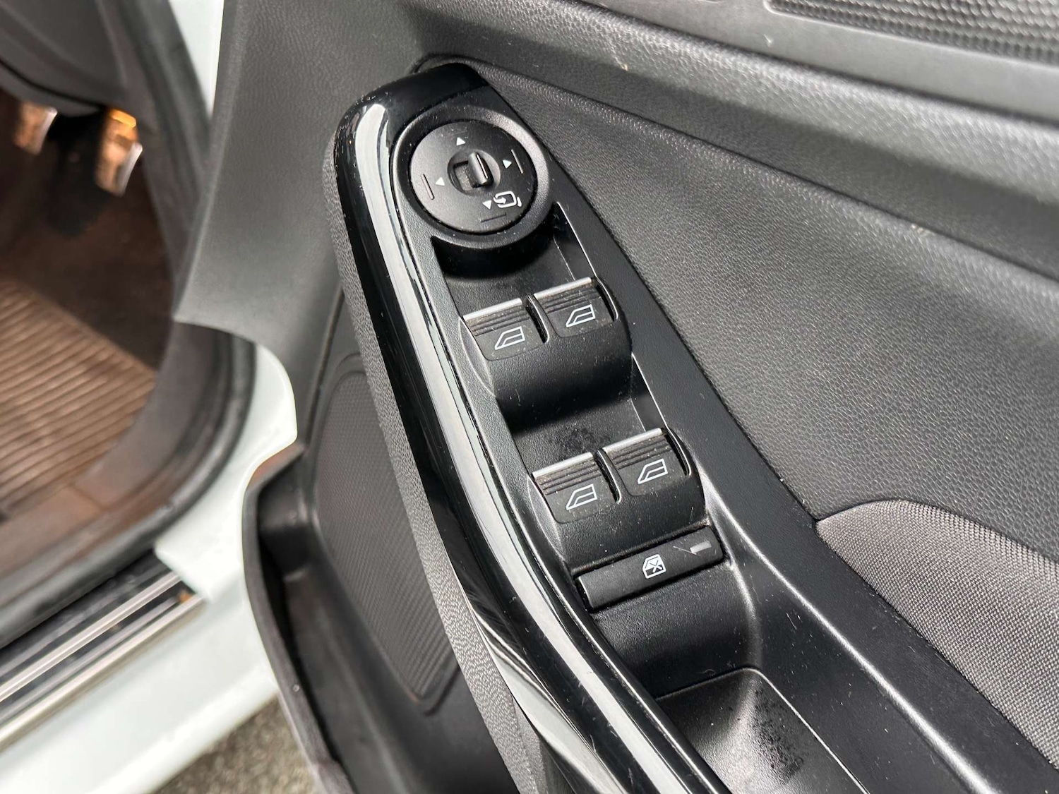 Used Ford Fiesta 2015 for sale - 76220572: Photo 26