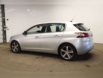 Used Peugeot 308 2017 for sale - 76287440: Photo 2