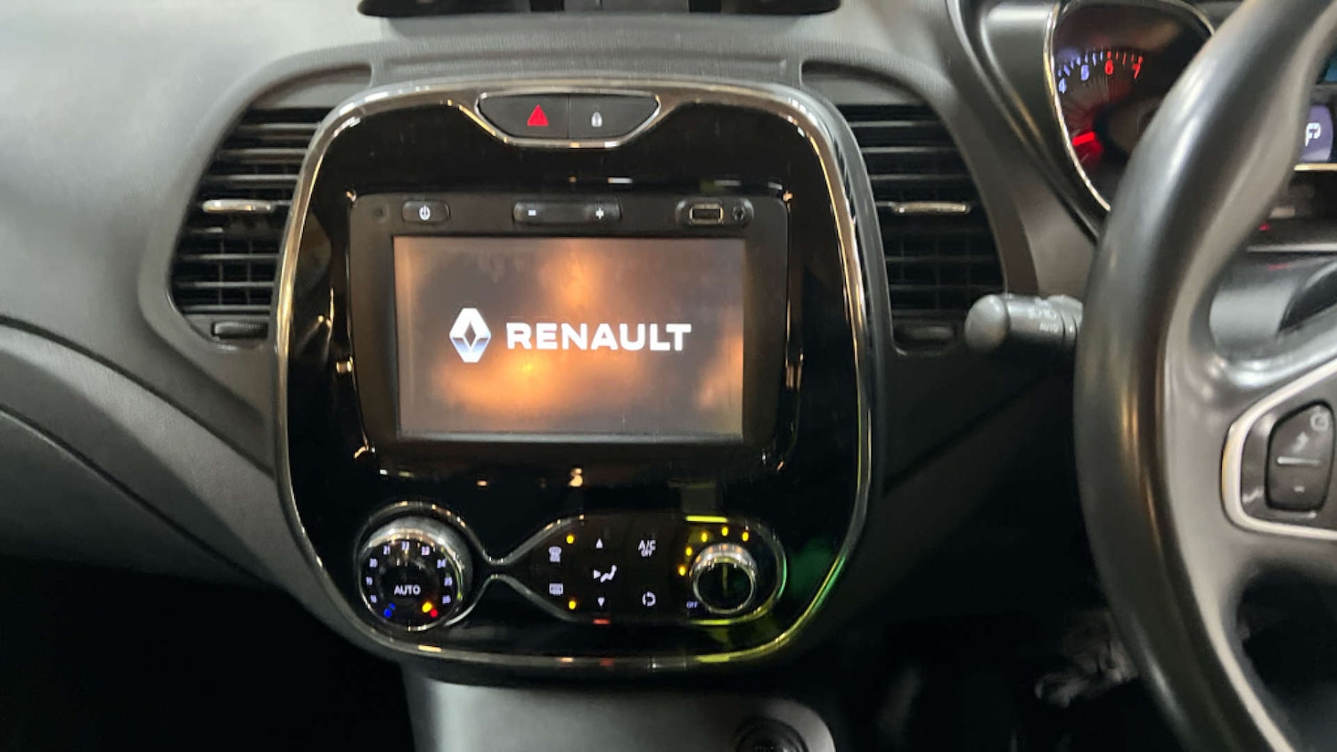 Used Renault Captur 2016 for sale - 76666279: Photo 11