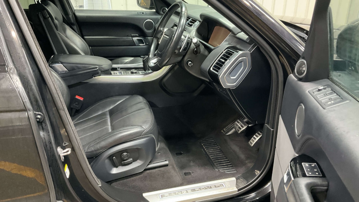 Used Land Rover Range Rover Sport 2017 for sale - 76693584: Photo 11