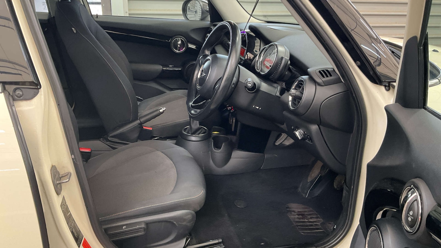 Used MINI Hatch 2014 for sale - 76393370: Photo 5