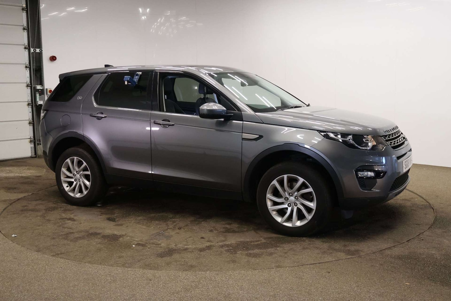 Used Land Rover Discovery Sport 2018 for sale - 77261380: Photo 2