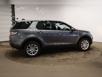 Used Land Rover Discovery Sport 2018 for sale - 77261380: Photo