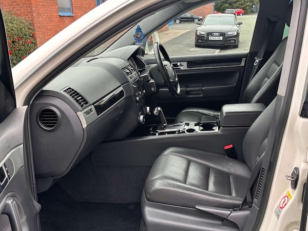 Used Volkswagen Touareg 2010 for sale - 76232960: Photo 32