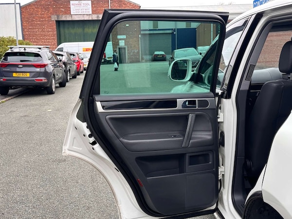 Used Volkswagen Touareg 2010 for sale - 76232960: Photo 35