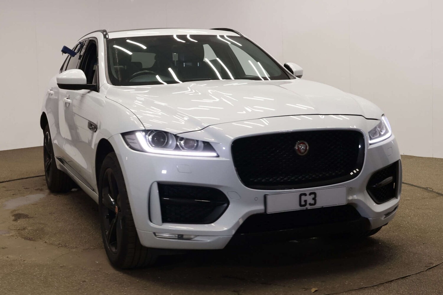 Used Jaguar F-Pace 2019 for sale - 77950389: Photo 3