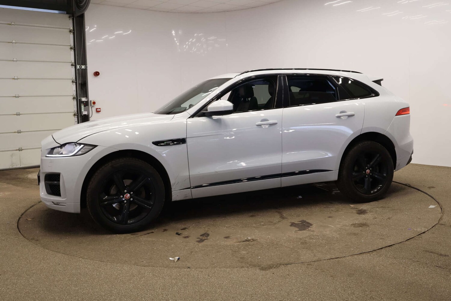 Used Jaguar F-Pace 2019 for sale - 77950389: Photo 4