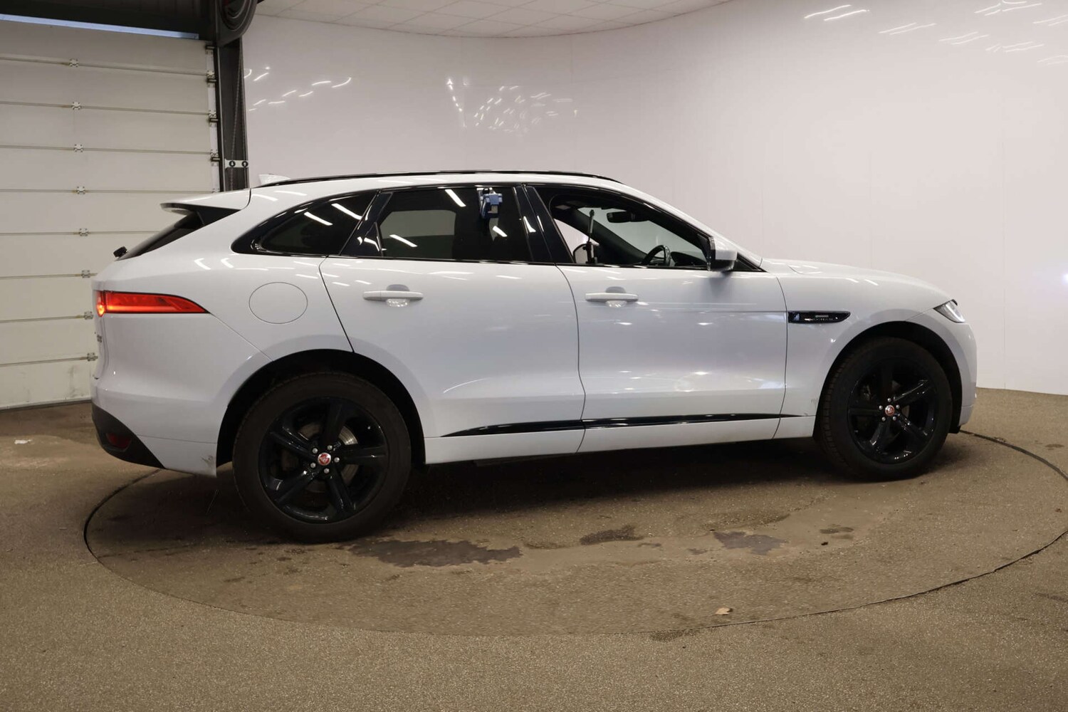 Used Jaguar F-Pace 2019 for sale - 77950389: Photo 6