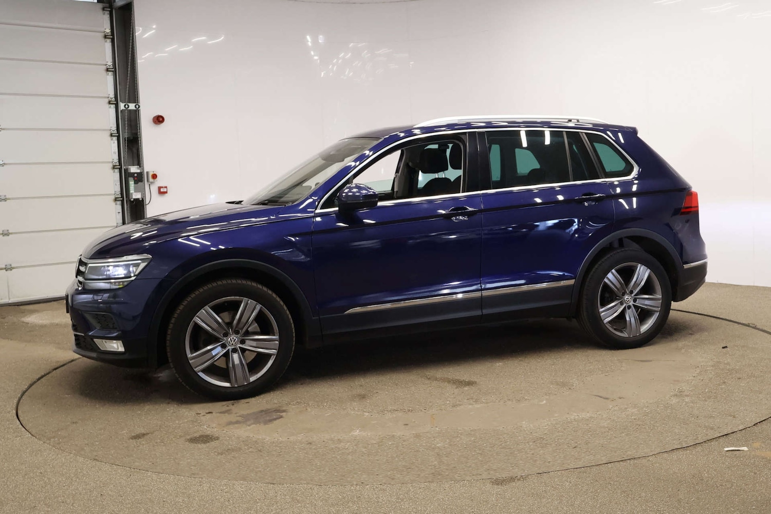 Used Volkswagen Tiguan 2017 for sale - 78083368: Photo 2