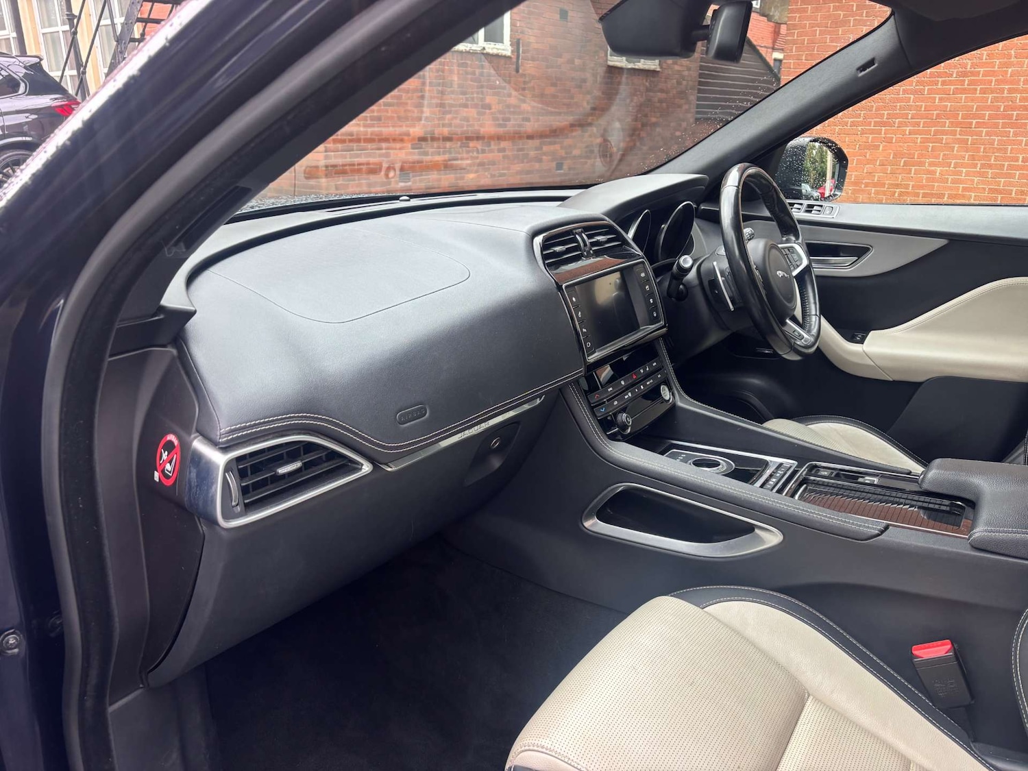 Used Jaguar F-Pace 2017 for sale - 77490182: Photo 12