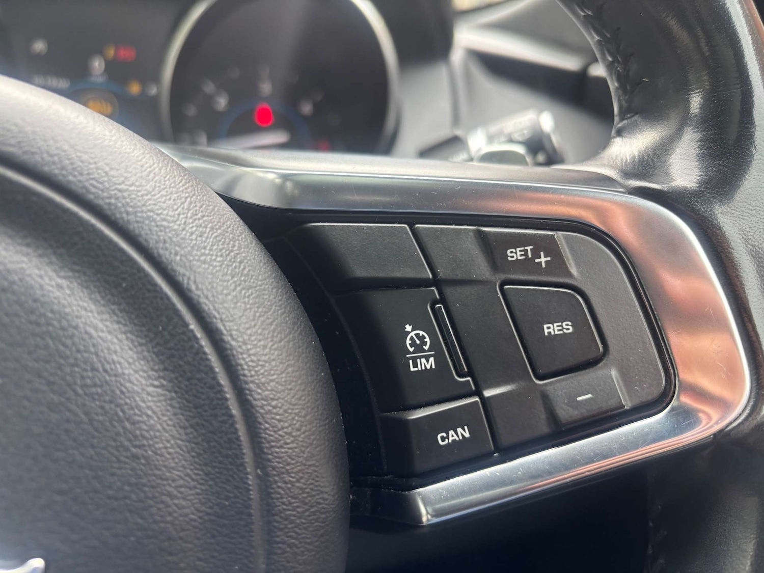 Used Jaguar F-Pace 2017 for sale - 77490182: Photo 21