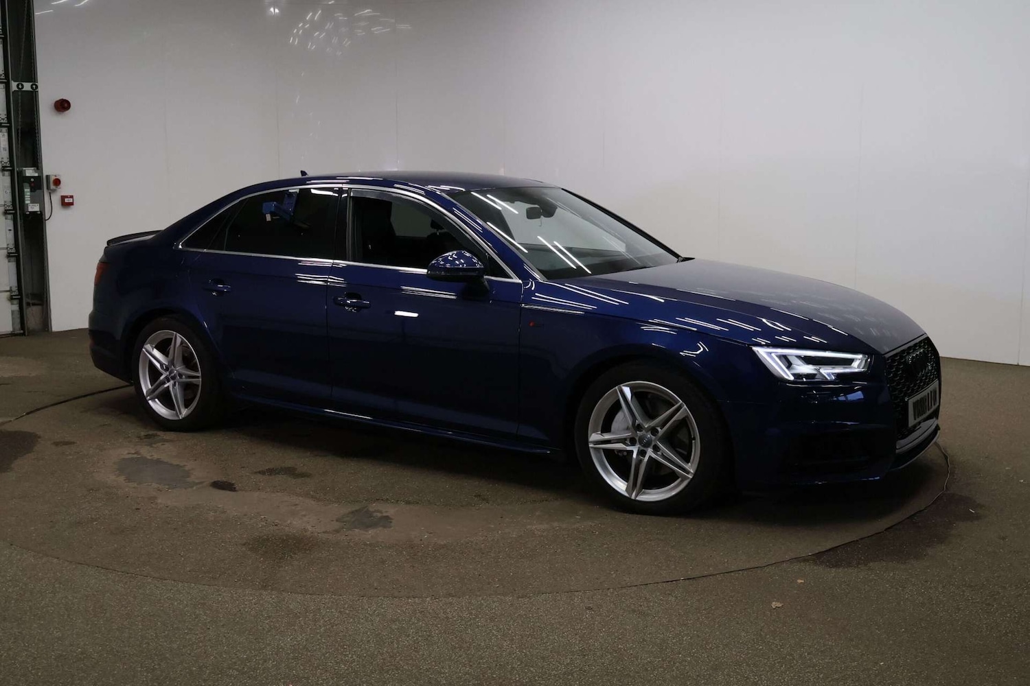 Used Audi A4 2018 for sale - 77148651: Photo 2