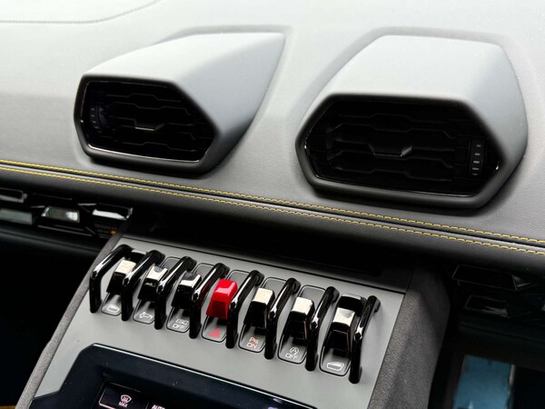 Used Lamborghini Huracan 2023 for sale - 75281230: Photo 11