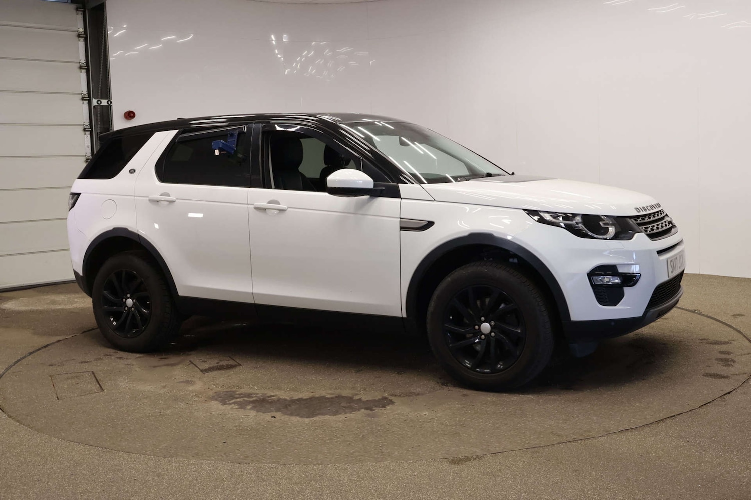 Used Land Rover Discovery Sport 2017 for sale - 78083442: Photo 2